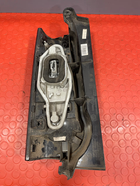 Citroen Berlingo/Peugeot Partner TAIL LIGHT DRIVER'S SIDE (DAMAGE MOUNTING) 1.6 2012-2018 P/N 9680607880 - 1