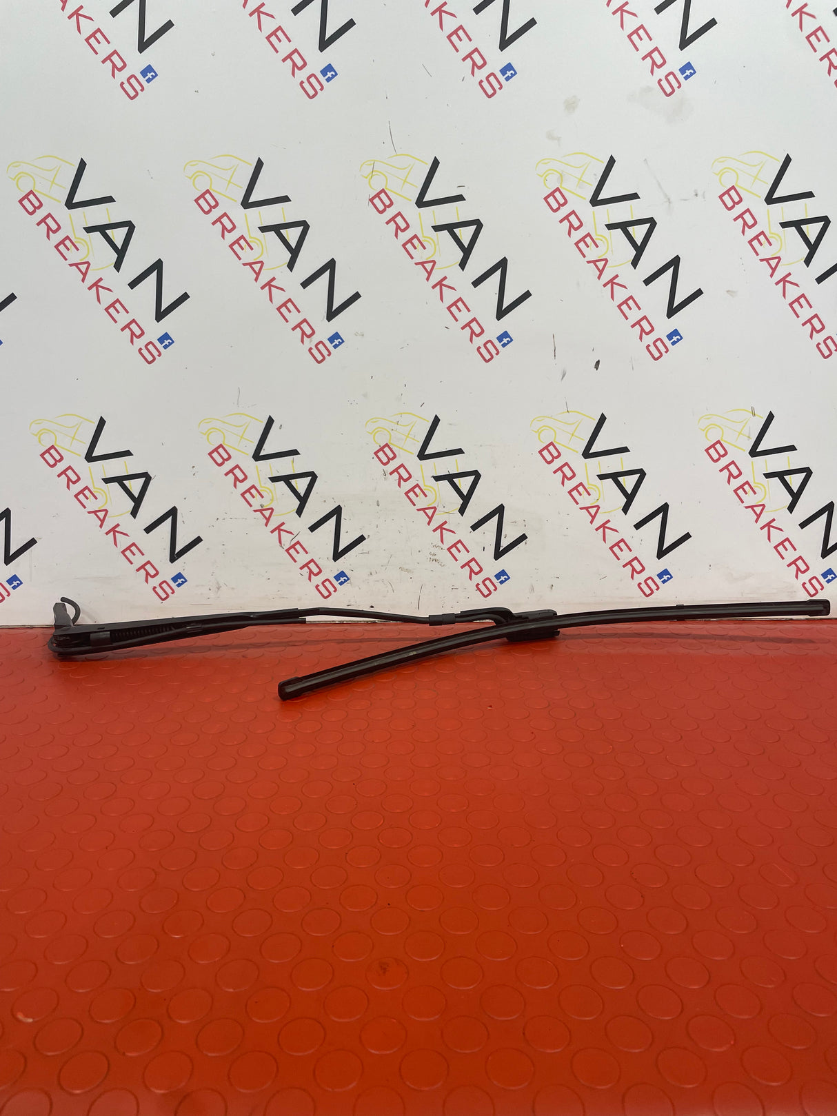 Citroen Berlingo/Peugeot Partner/Toyota Proace City/Vauxhall Combo DRIVER SIDE WIPER ARM 2018-2023 P/N 9833936480