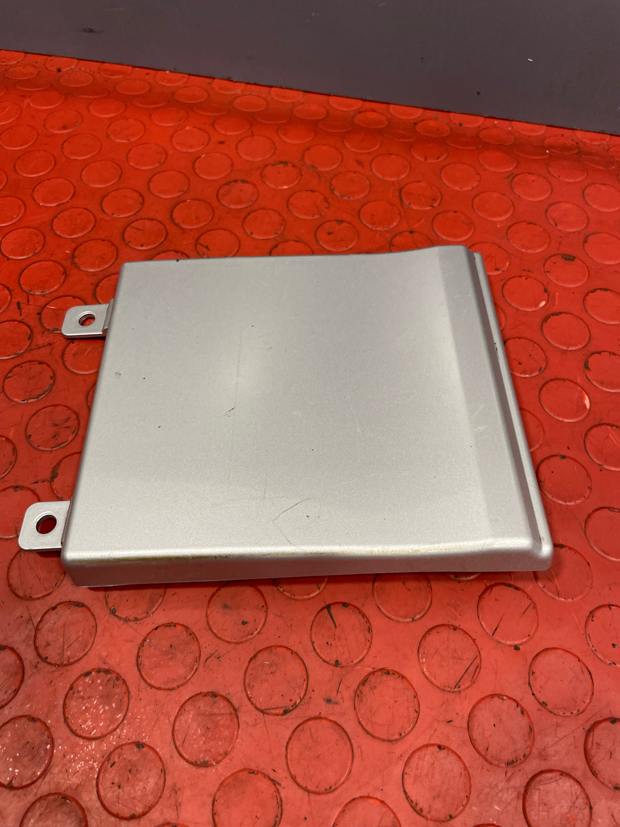 Renault Trafic/Vauxhall Vivaro/Nissan NV300 MOULDING UNDER FUEL FILLER FLAP PASSENGER'S SIDE (Silver) 2014-2019 P/N 788287806R