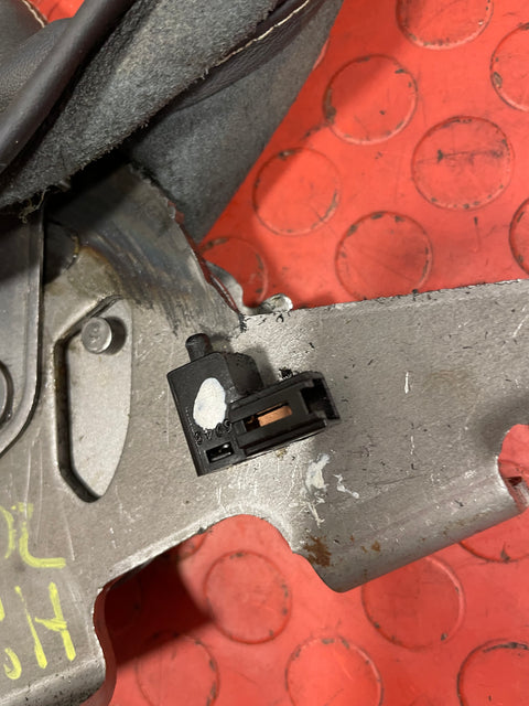 Toyota Hilux LEATHER HANDBRAKE LEVER ASSEMBLY W/ LEATHER COVER 2017 R/N TYTHLX2017HBK