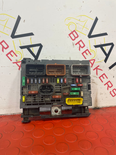 Peugeot/Citroen ENGINE FUSE BOX R04 1.6HDI P/N 9807028780