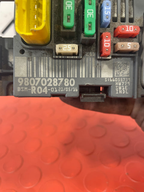 Peugeot/Citroen ENGINE FUSE BOX R04 1.6HDI P/N 9807028780