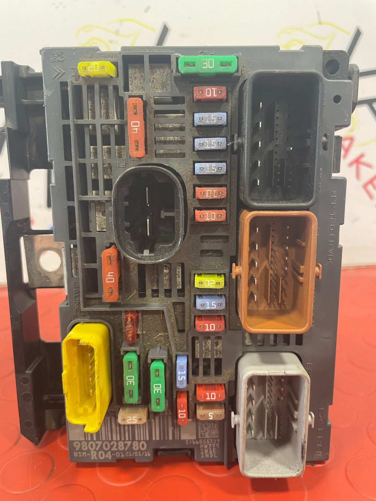Peugeot/Citroen ENGINE FUSE BOX R04 1.6HDI P/N 9807028780