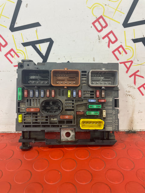 Peugeot/Citroen ENGINE FUSE BOX R04 1.6HDI P/N 9807028780
