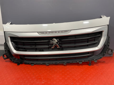 Peugeot Partner FRONT BUMPER GRILL COMPLETE W/ EMBLEM 2015-2018 P/N 9810963880 / 99869852