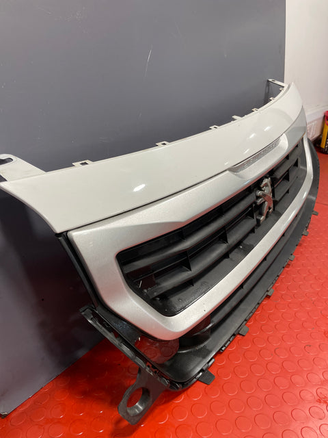 Peugeot Partner FRONT BUMPER GRILL COMPLETE W/ EMBLEM 2015-2018 P/N 9810963880 / 99869852