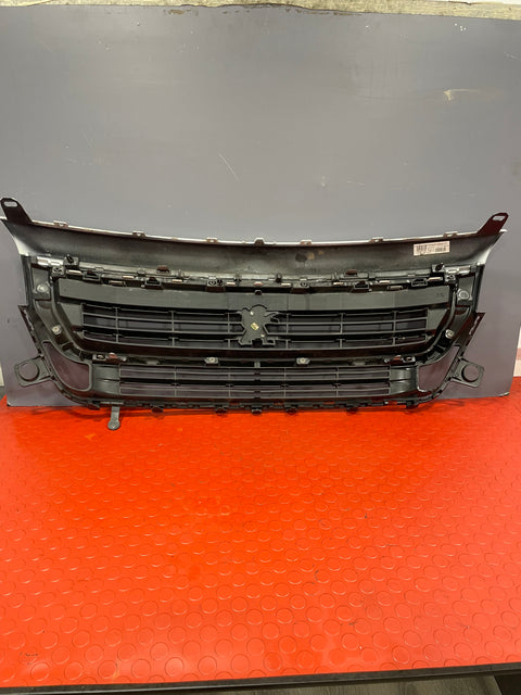 Peugeot Partner FRONT BUMPER GRILL COMPLETE W/ EMBLEM 2015-2018 P/N 9810963880 / 99869852