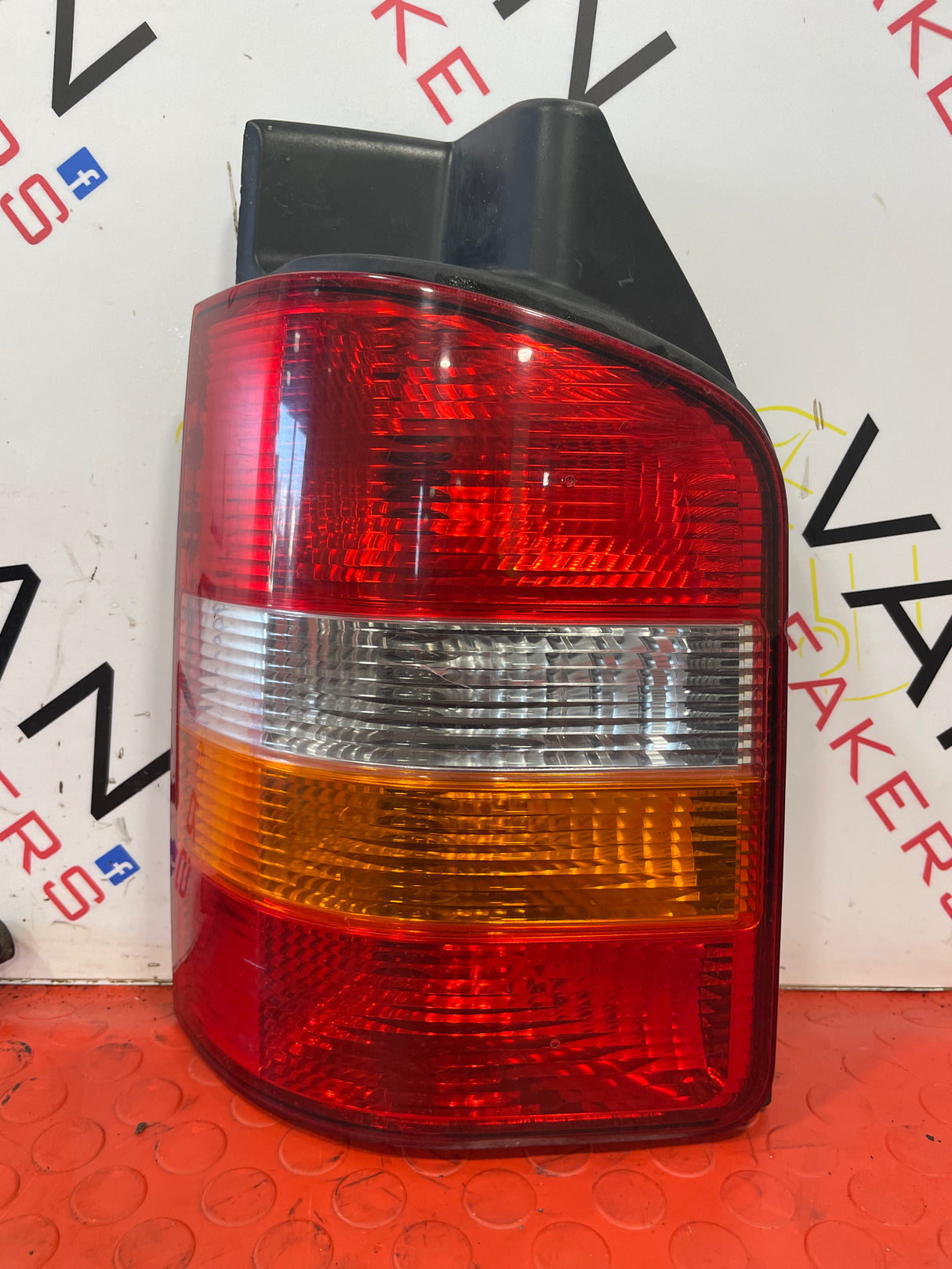 Volkswagen Transporter T5 PASSENGER SIDE REAR TAIL LIGHT (CRACKED PLEASE SEE PHOTOS) 2009-2015 P/N 7H0945095F