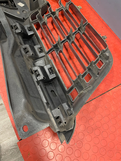 Renault Master FACELIFT FRONT BUMPER GRILLE (Damage Mounting Point Right Side) 2014-2021 P/N 623102803R / 623104199R