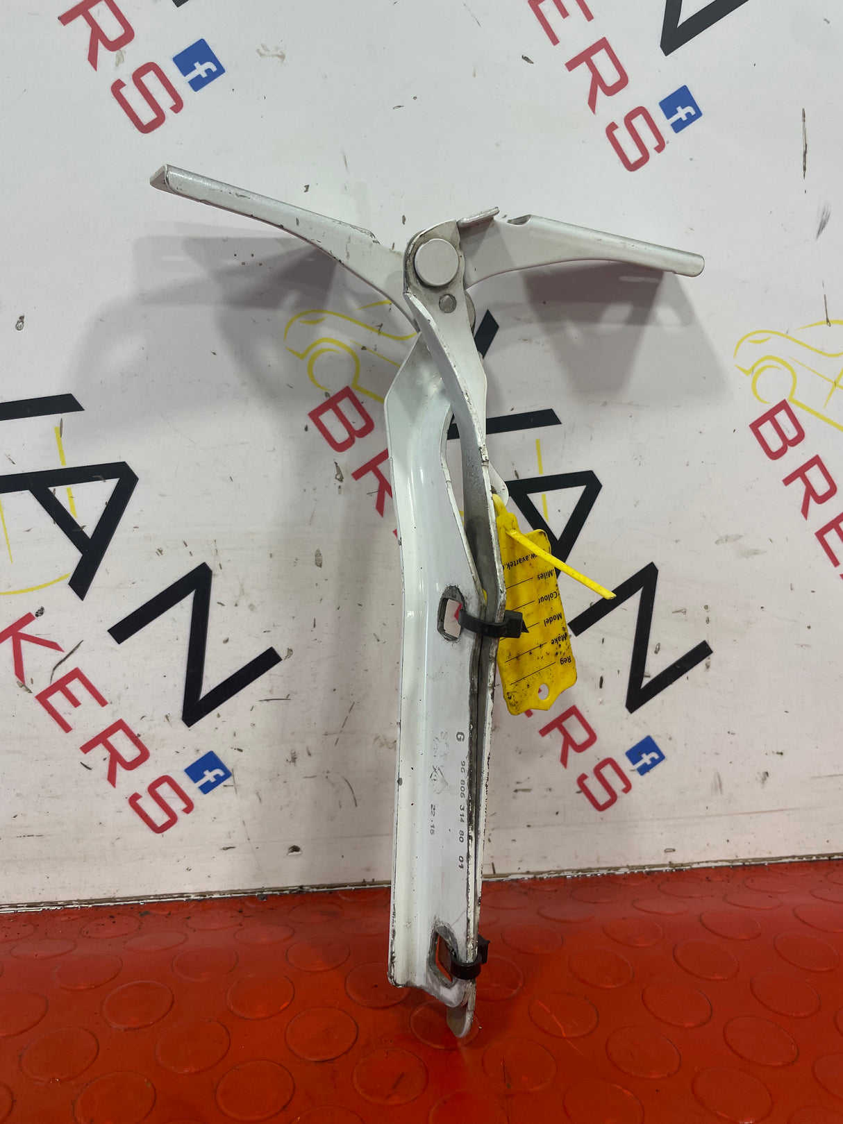 Peugeot Partner/Citroen Berlingo BONNET HINGES (Pair) 2008-2018 P/N 968063148001