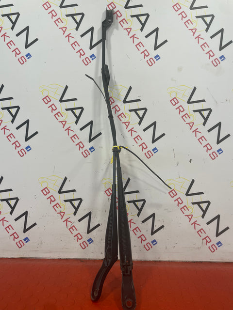 Citroen Berlingo/Peugeot Partner WINDSCREEN WIPERS (PAIR) 2008-2018 P/N 9682975280