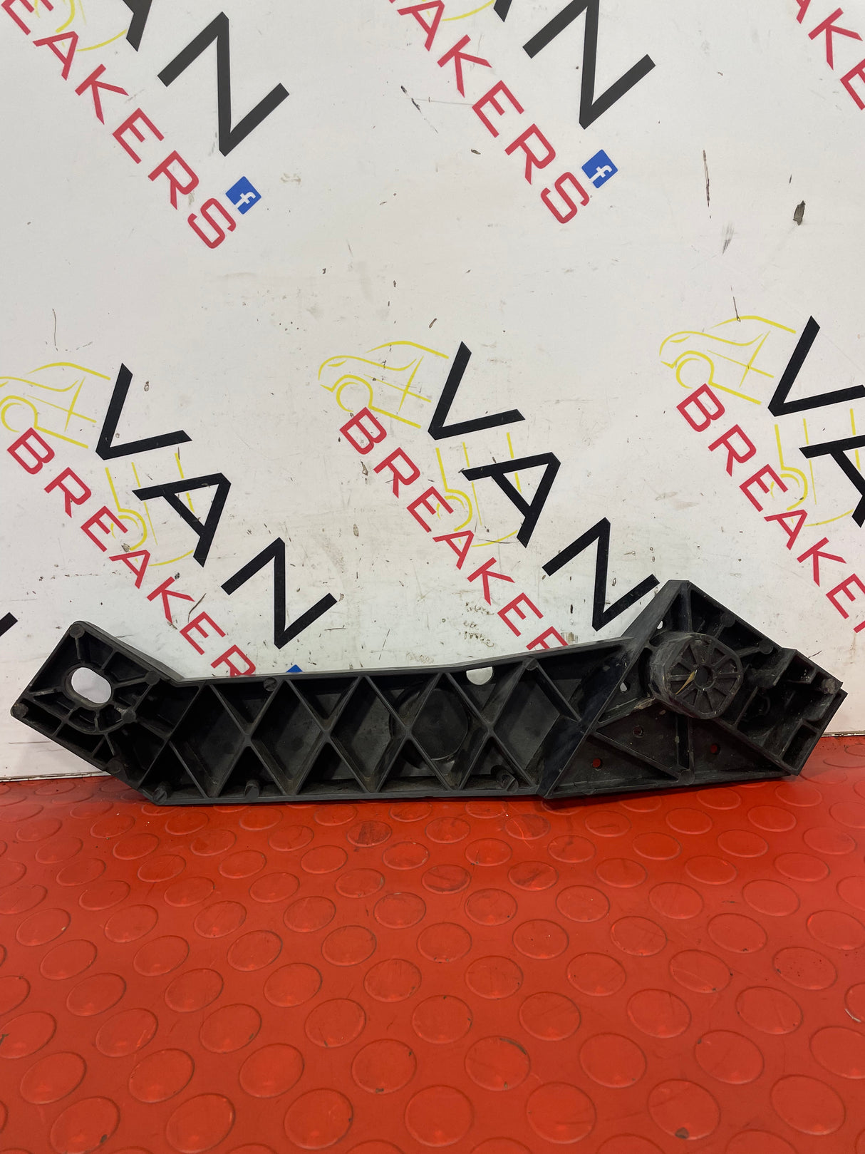 Vauxhall Vivaro/Nissan NV300/Renault Trafic MK3. SLAM PANEL BRACKET P/N 625001299R