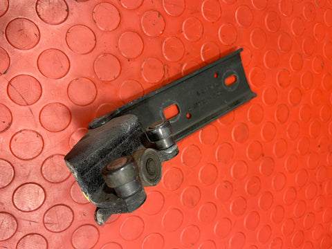Vauxhall Vivaro/Renault Trafic SLIDING DOOR ROLLER PASSENGER SIDE 2013 P/N 311973E