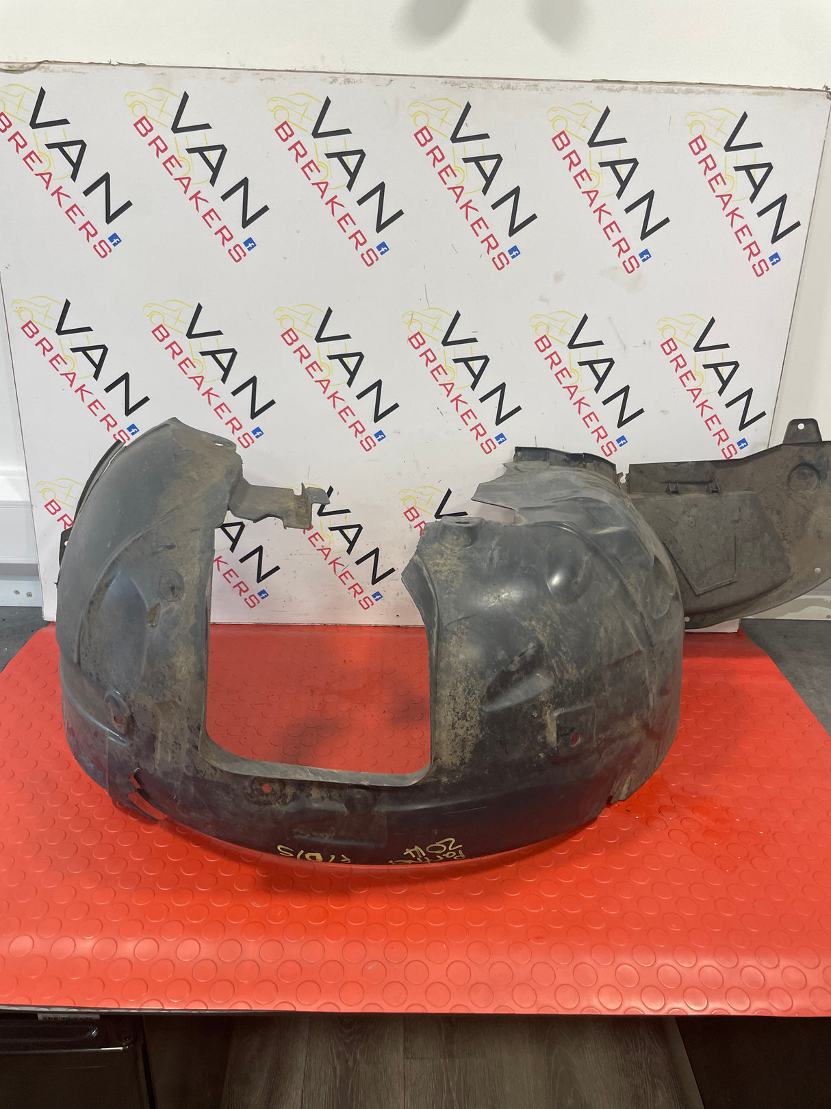 Citroen Berlingo/Peugeot Partner DRIVERS SIDE FRONT WHEEL ARCH LINER P/N 9680450080