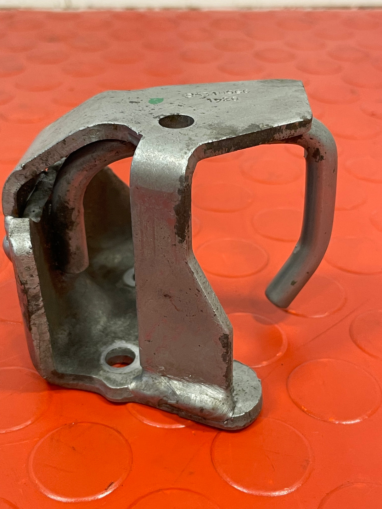 Citroen Berlingo/Peugeot Partner/Vauxhall Combo/Toyota Proace City INJECTOR PUMP BRACKET 1.5 HDI 2017-2024 P/N 98310966