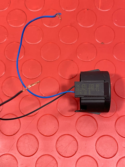 Citroen Berlingo/Peugeot Partner DELPHI IGNITION COIL COVER (damage)P/N 9663123380