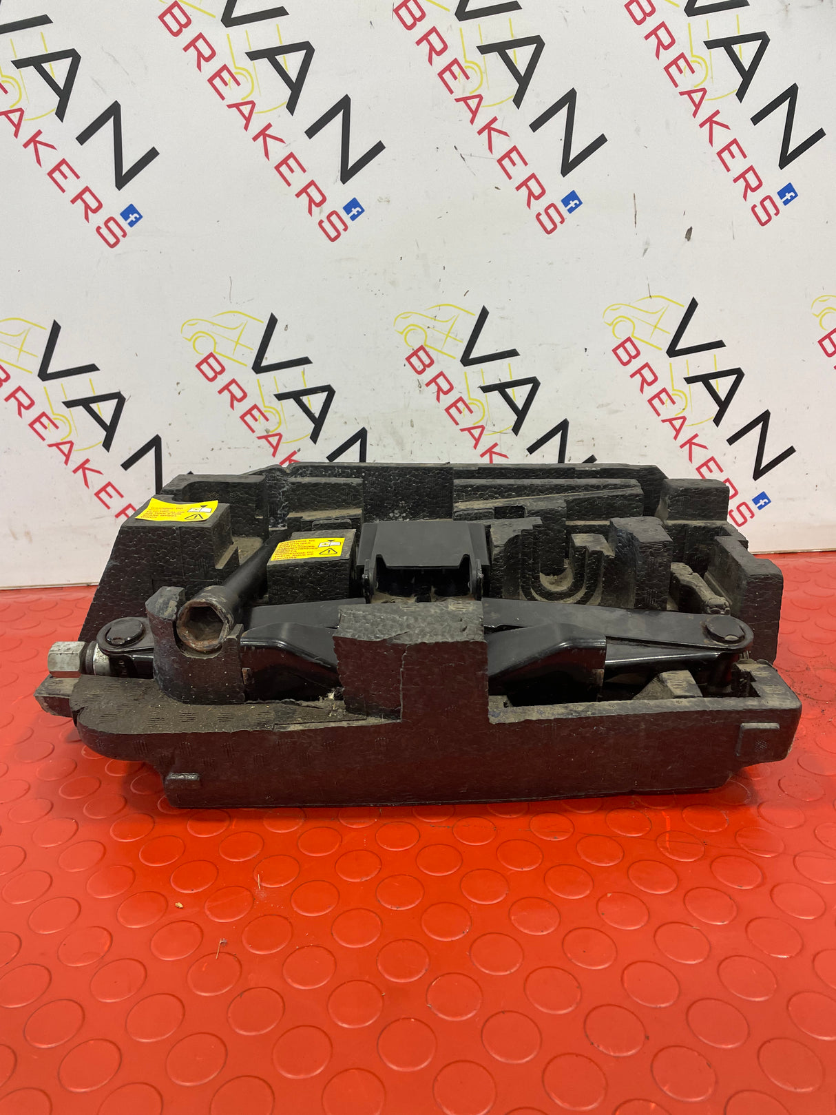 Renault Master/V Movano JACK AND WHEEL BRACE WITH EXTENSION BAR AND FOAM HOLDER P/N 995016340R