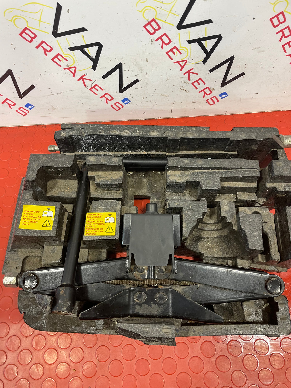 Renault Master/V Movano JACK AND WHEEL BRACE WITH EXTENSION BAR AND FOAM HOLDER P/N 995016340R