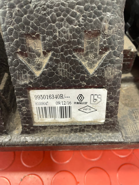 Renault Master/V Movano JACK AND WHEEL BRACE WITH EXTENSION BAR AND FOAM HOLDER P/N 995016340R