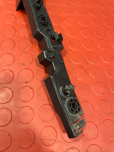 Citroen Berlingo/Peugeot Partner/Vauxhall Combo/Proace City FRONT BUMPER SIDE HOLDER LEFT 2019-2024 P/N 9821847480