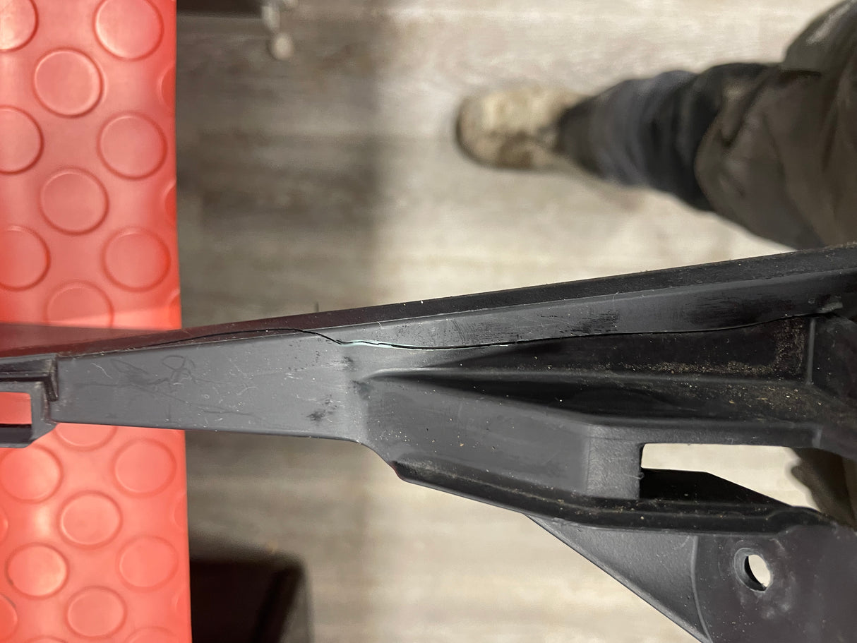 Toyota Hilux VIII Pickup CENTER CONSOLE WITH ARMREST/GLOVEBOX 2016 P/N 58810K110