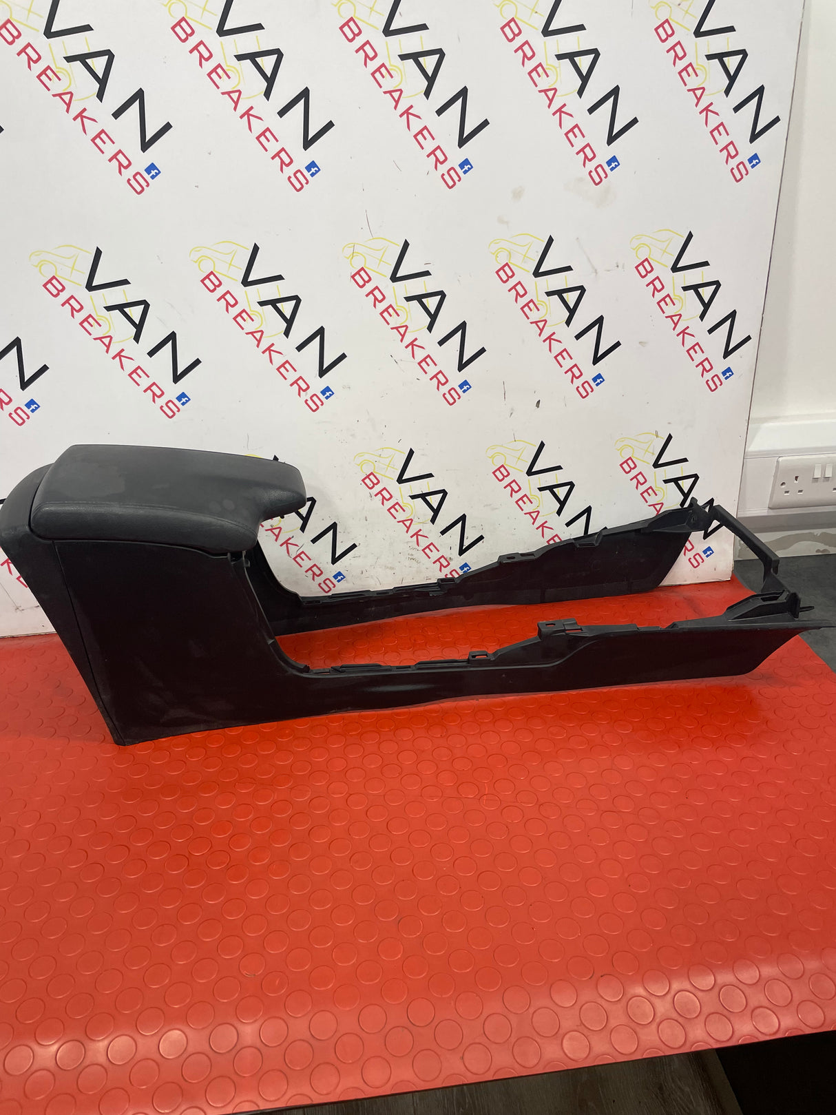 Toyota Hilux VIII Pickup CENTER CONSOLE WITH ARMREST/GLOVEBOX 2016 P/N 58810K110