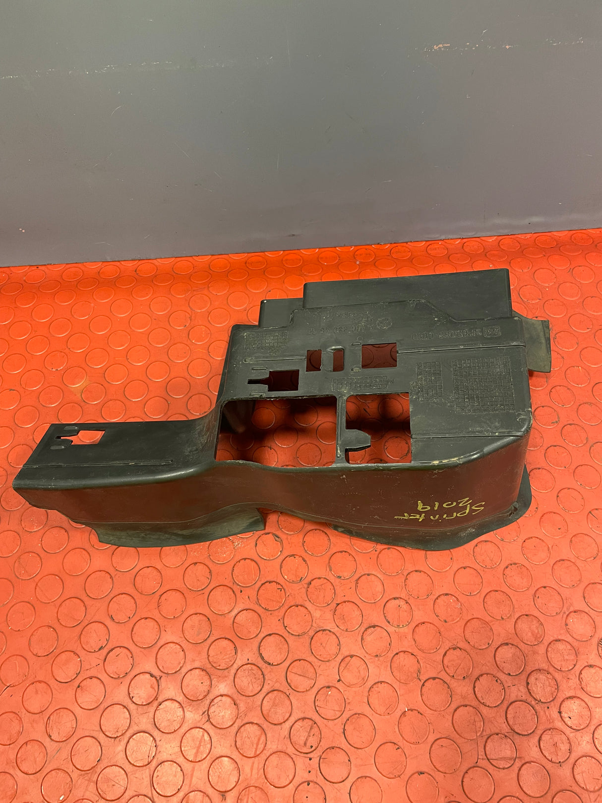 Mercedes Sprinter FRONT RIGHT AIR DUCT GUIDE 2019 P/N A9108804600