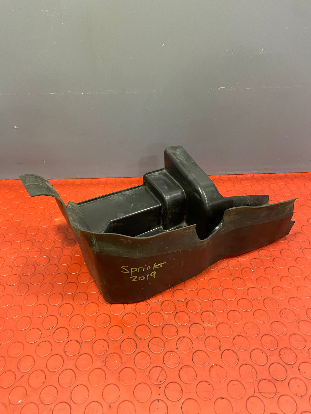 Mercedes Sprinter FRONT RIGHT AIR DUCT GUIDE 2019 P/N A9108804600