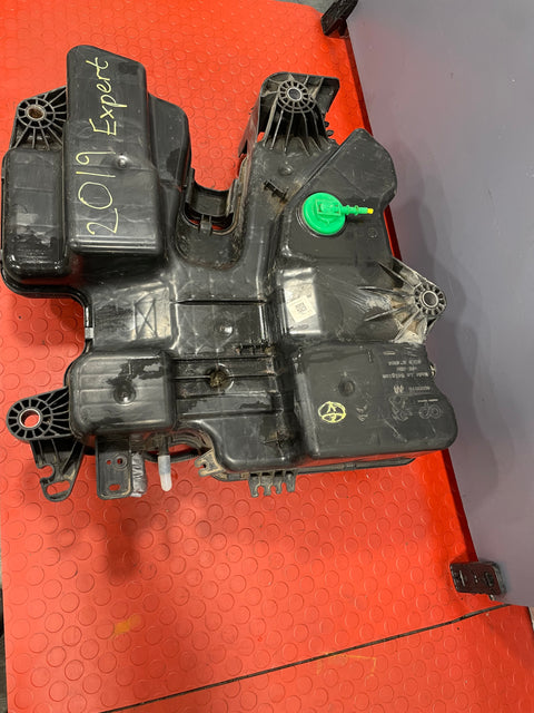 Citroen Dispatch/ Peugeot Expert/ Toyota Proace/Vauxhall Vivaro (19) ADBLUE TANK AND PUMP 2017-2024 P/N 4099016