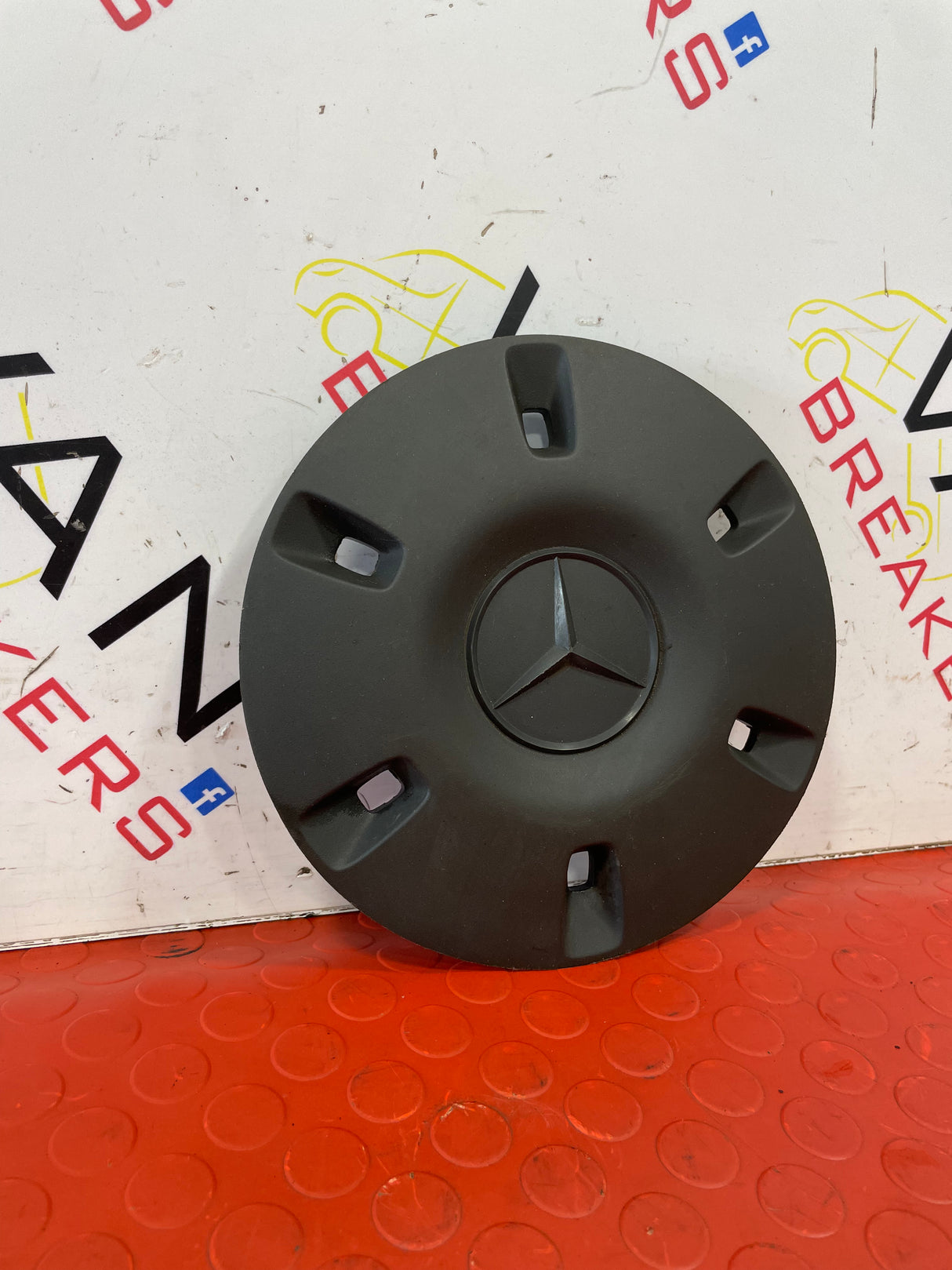 Mercedes Sprinter WHEEL CENTER CAP TRIM P/N 9064010025