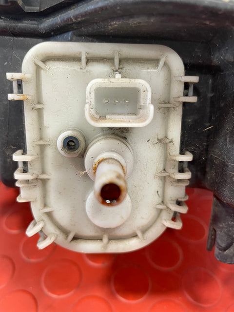 Peugeot Expert/CitroenDispatch/Vauxhall Vivaro FUEL ADDITIVE TANK 2.0HDI 2019-2024 P/N 9806830680