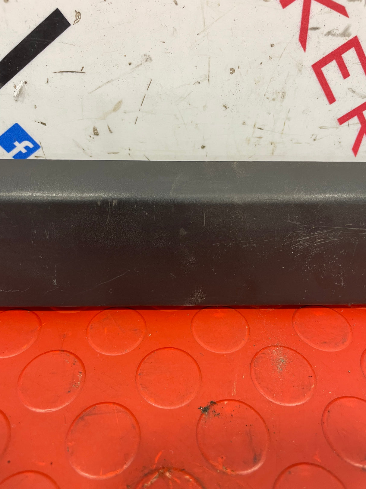 Volkswagen Crafter NUMBER PLATE LIGHT TRIM WITH LIGHTS P/N 7C0827329