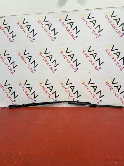 Vauxhall Combo/Peugeot Partner/Citroen Berlingo PASSENGER SIDE WIPER ARM (FRONT) P/N 9839409180