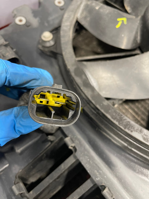 Citroen Berlingo/Peugeot Partner RADIATOR ASSEMBLY W/ FRAME (Minor Crack in the Frame) 1.6 2008-2016 P/N 9682720480