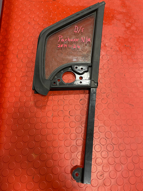 Citroen Berlingo/Peugeot Partner/Vauxhall Combo/Toyota Proace City QUARTER GLASS WINDOW Driver Side 2019-2024 P/N 9818042180