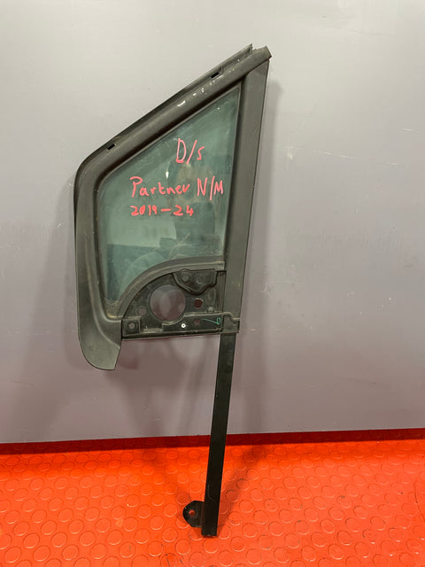 Citroen Berlingo/Peugeot Partner/Vauxhall Combo/Toyota Proace City QUARTER GLASS WINDOW Driver Side 2019-2024 P/N 9818042180
