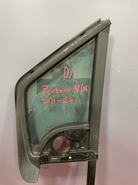 Citroen Berlingo/Peugeot Partner/Vauxhall Combo/Toyota Proace City QUARTER GLASS WINDOW Driver Side 2019-2024 P/N 9818042180