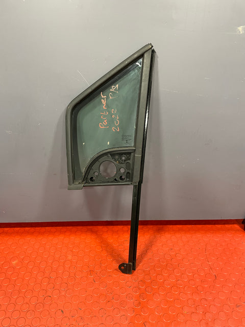 Citroen Berlingo/Peugeot Partner/Vauxhall Combo/Toyota Proace City QUARTER GLASS WINDOW Passenger Side 2019-2024 P/N 9818042280
