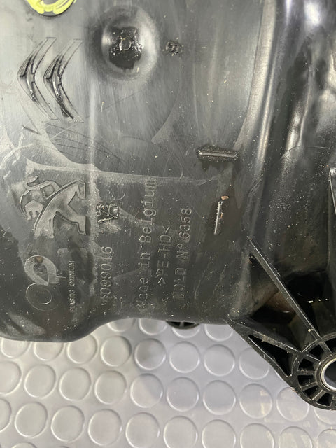 Citroen Dispatch/ Peugeot Expert/ Toyota Proace/Vauxhall Vivaro (19) ADBLUE TANK AND PUMP 2017-2024 P/N 4099016