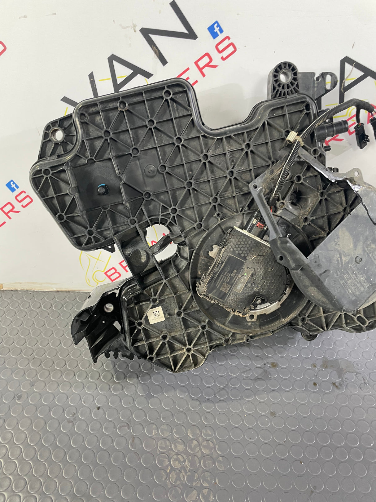 Citroen Dispatch/Peugeot Expert/Toyota Proace/Vauxhall Vivaro/Fiat Scudo ADBLUE TANK AND PUMP 2016-2024 P/N 9842316580 - 2