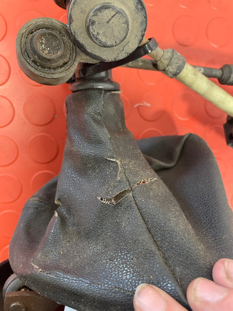 Renault GEAR SELECTOR WITH GEAR CABLES (6 SPEED) FWD 2016 P/N 349352755R