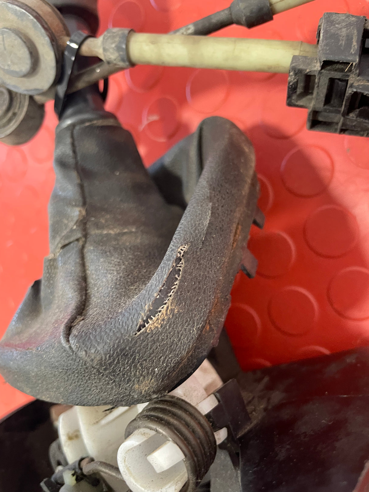 Renault GEAR SELECTOR WITH GEAR CABLES (6 SPEED) FWD 2016 P/N 349352755R