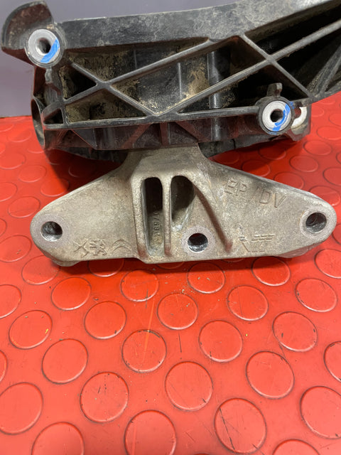 Citroen Berlingo/Peugeot Partner/Vauxhall Combo/Toyota Proace City ENGINE MOUNT O/S DRIVER'S SIDE 1.5 2019-2024 P/N 9820297580