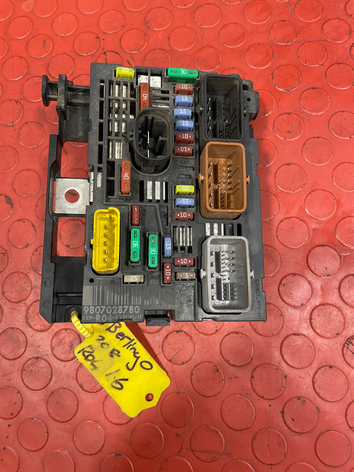Peugeot/Citroen ENGINE FUSE BOX R04 1.6HDI P/N 9807028780