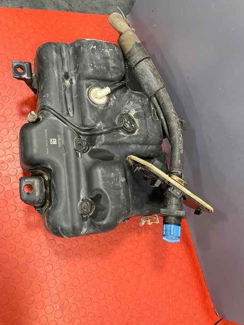 Vauxhall Vivaro/Renault Trafic/Nissan NV300 ADBLUE TANK w/ FILLER HOSE 1.6 2014-2019 P/N 172A22038R