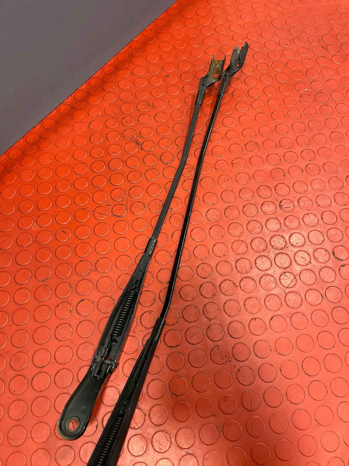 Citroen Berlingo/Peugeot Partner WINDSCREEN WIPERS (PAIR) No Blades 2008-2018 P/N 9682975280 - 1