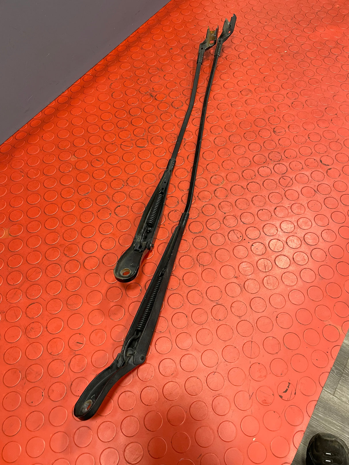 Citroen Berlingo/Peugeot Partner WINDSCREEN WIPERS (PAIR) No Blades 2008-2018 P/N 9682975280 - 1