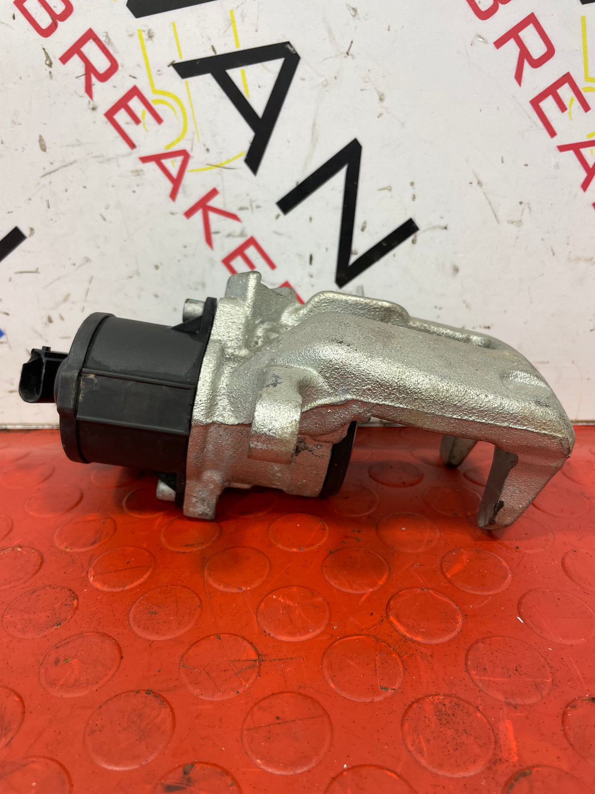Volkswagen Passat/Tiguan/Sharan CC REAR PASSENGER NEAR SIDE BRAKE CALIPER 1.4 1.6 2.0 P/N 5N0615403