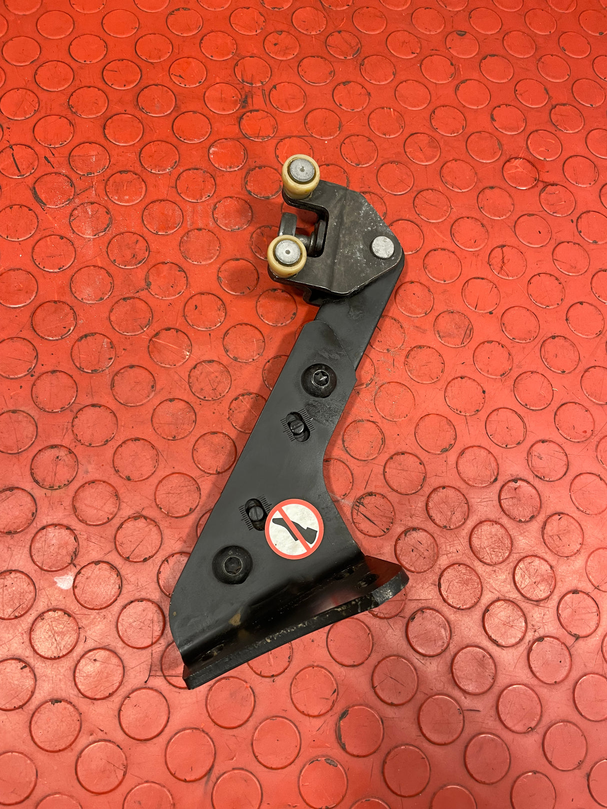 Peugeot Partner/Citroen Berlingo/Vauxhall Combo/Toyota Proace City SLIDING DOOR BOTTOM RUNNER Driver's Side O/S 2019-2024 P/N 98080758