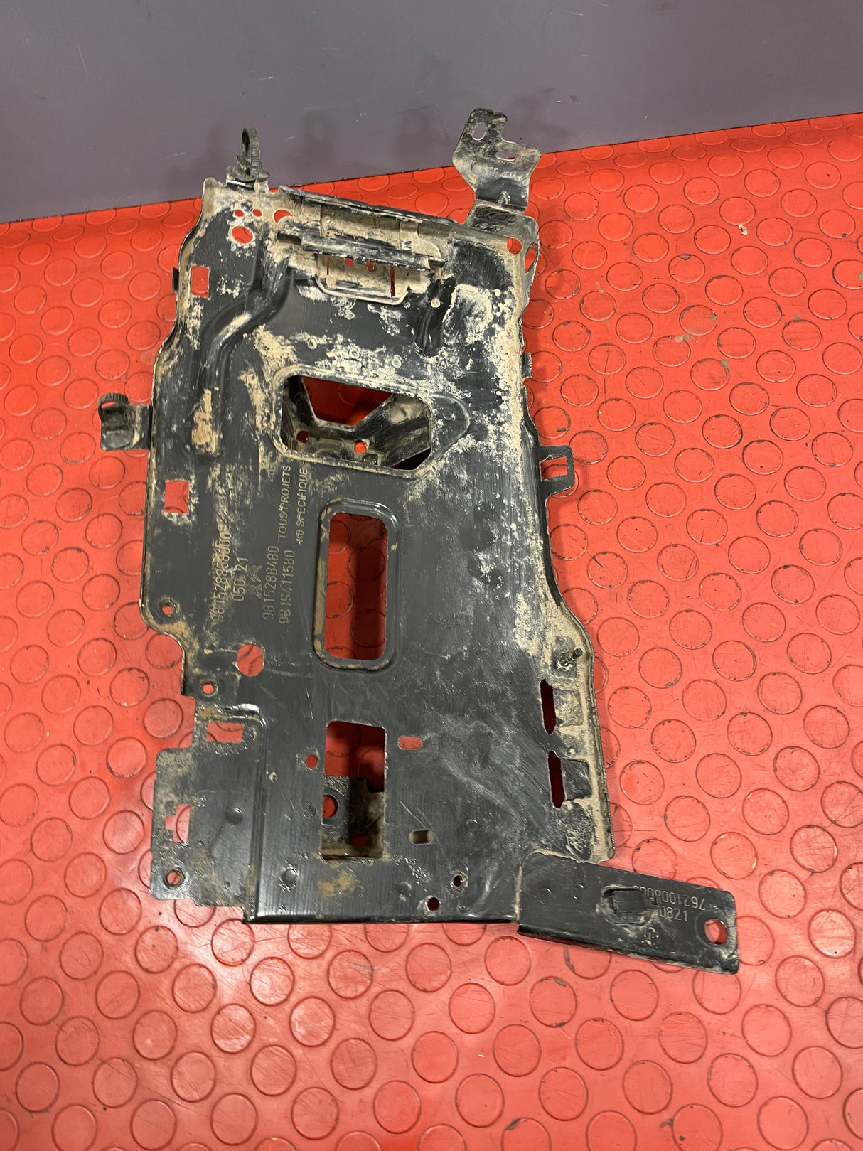 Citroen Berlingo/Peugeot Partner/Vauxhall Combo/Toyota Proace City BATTERY HOLDER 1.5 2019-2024 P/N 9815288480-2 / 9815288580